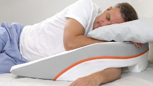 Gối chống trào ngược là một chiếc gối dùng để nằm hoặc để kê ngủ