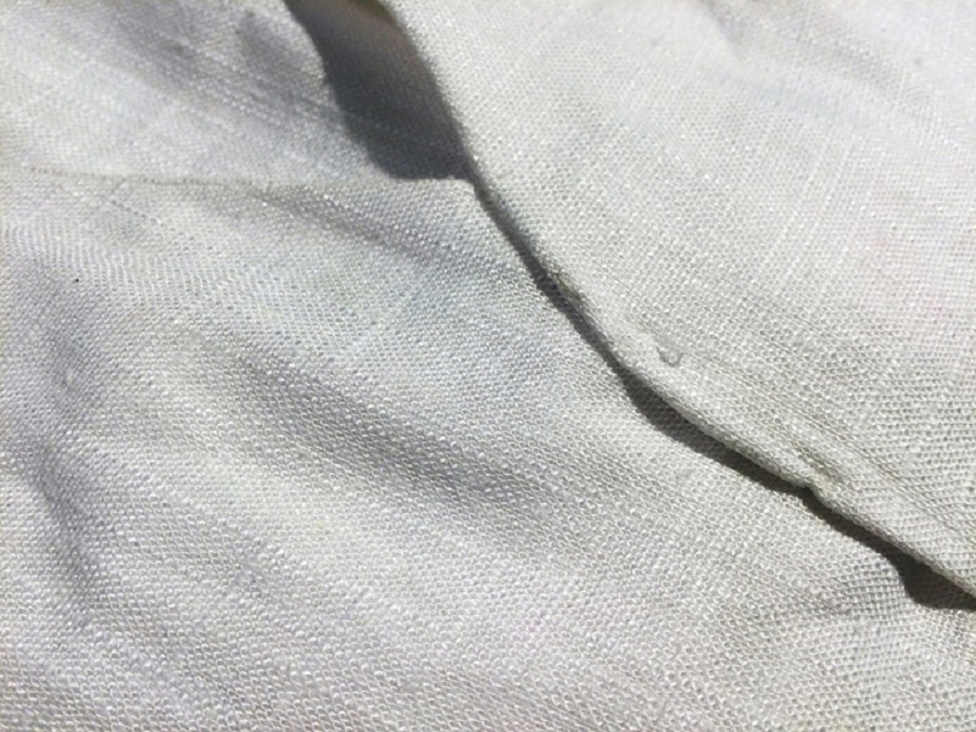 Vải đũi xước là vải có kết cấu mềm và mịn hơn các loại đũi còn lại