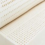 Vệ sinh nệm cao su định kỳ giúp kéo dài thời gian sử dụng nệm