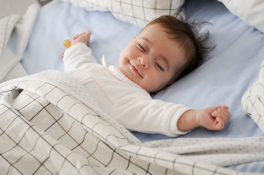 Các bé nằm nệm cao su sẽ ngủ ngon hơn, thoải mái hơn